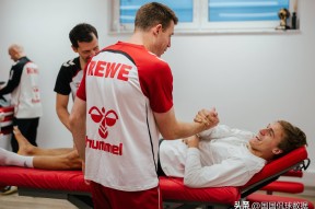 ac 米兰中文官网首页注册-法兰克福训练开放日，今晚战术微调引欢呼，德甲在即，阵容厚度经受考验