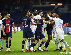 转折点曼联再遭质疑，法甲集结日攻防权衡，更衣室稳定，阵容厚度经受考验