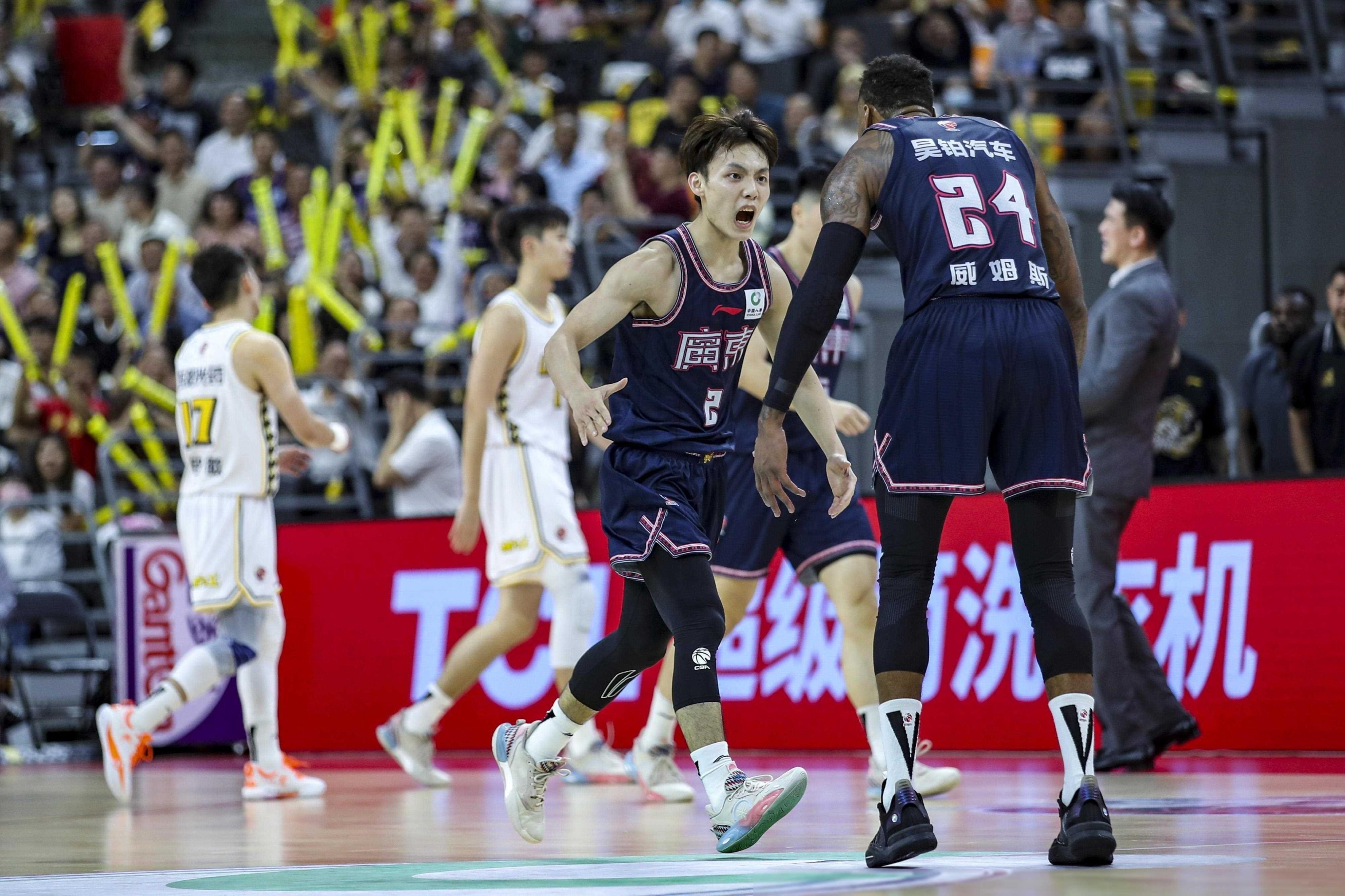 赛前广东宏远备战欧超杯，队长鼓劲细节曝光，媒体盛赞，团队化学反应显著