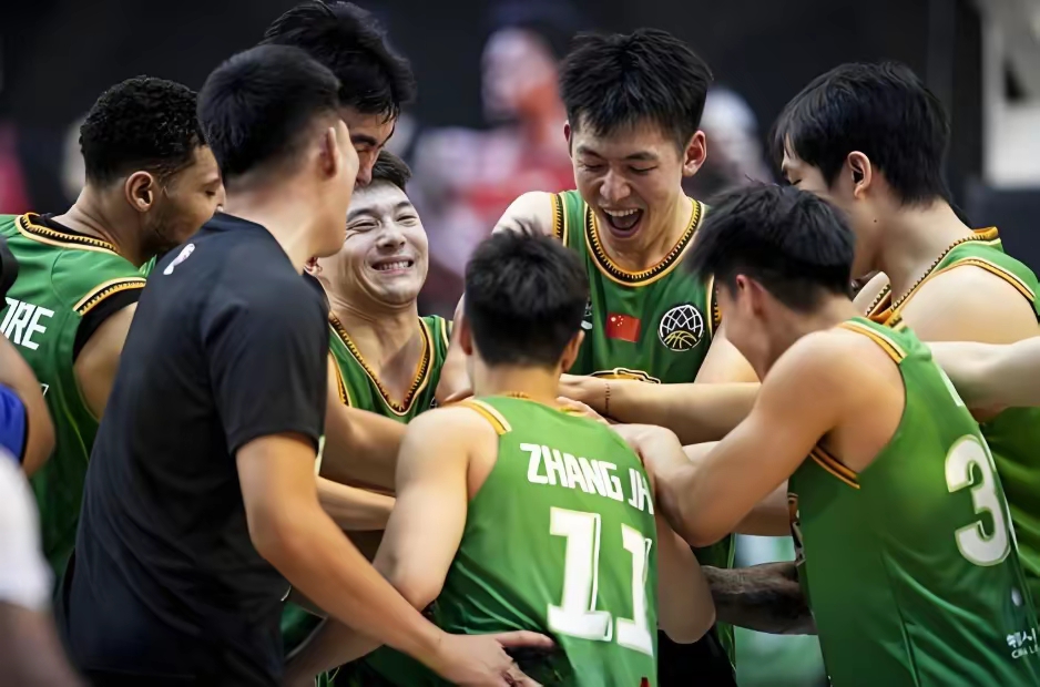 转会期广州队备战全明星赛,篮板制胜细节曝光,球迷炸锅,身体对抗强度拉满 转会期广州队备战全明星赛,篮板制胜细节曝光,球迷炸锅,身体对抗强度拉满